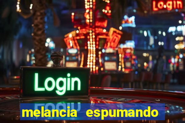 melancia espumando melancia saindo espuma