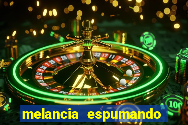 melancia espumando melancia saindo espuma