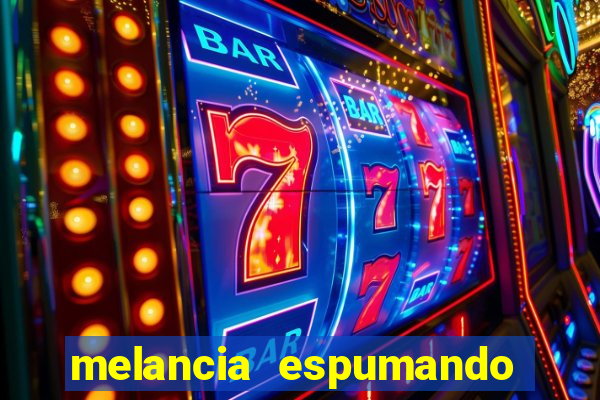 melancia espumando melancia saindo espuma