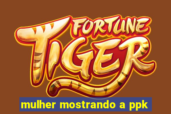 mulher mostrando a ppk