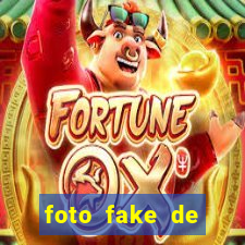 foto fake de menina no espelho cabelo cacheado