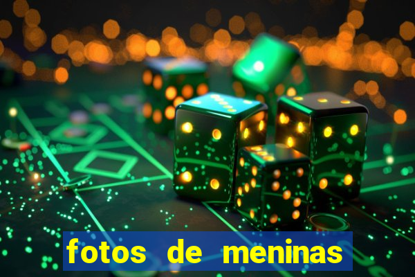 fotos de meninas de cabelo cacheado no espelho