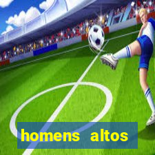 homens altos sarados pelados
