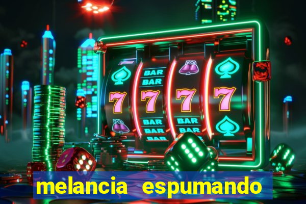 melancia espumando melancia saindo espuma