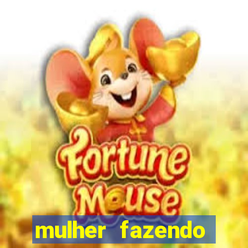 mulher fazendo strip tease