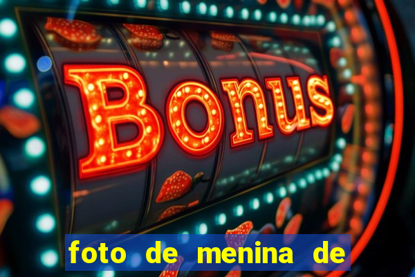 foto de menina de cabelo cacheado fake