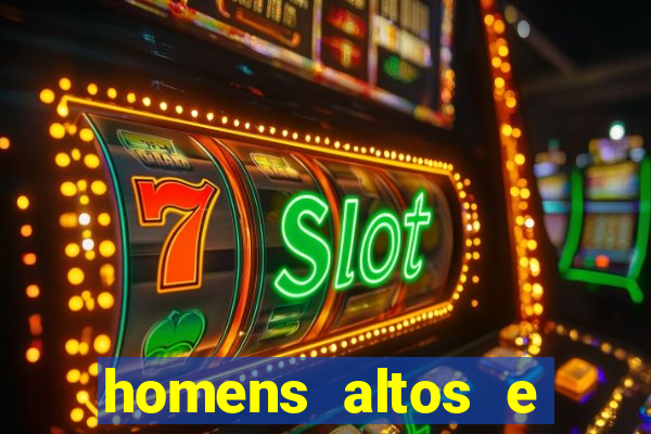homens altos e sarados pelados