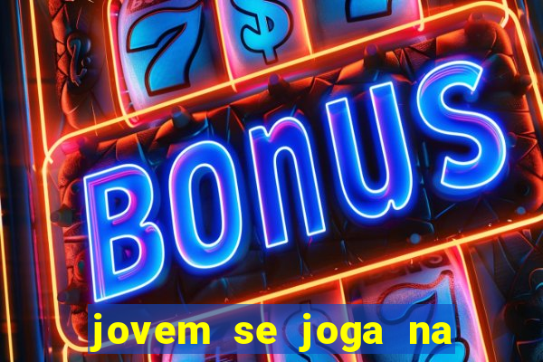 jovem se joga na linha do trem 2024